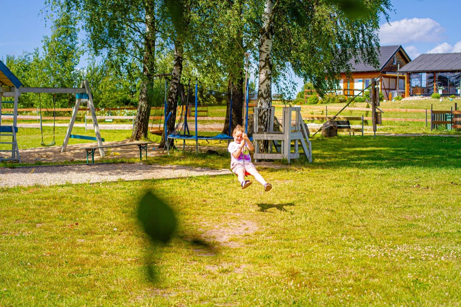 Plac zabaw i tyrolka